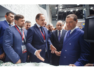Дмитрий Медведев ознакомился с проектами развития СКФО в рамках Российского инвестиционного форума
