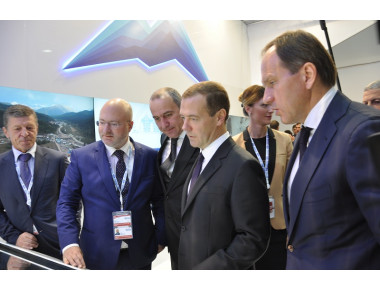 Дмитрий Медведев ознакомился с планами по развитию курортов Северного Кавказа на форуме «Сочи-2015»