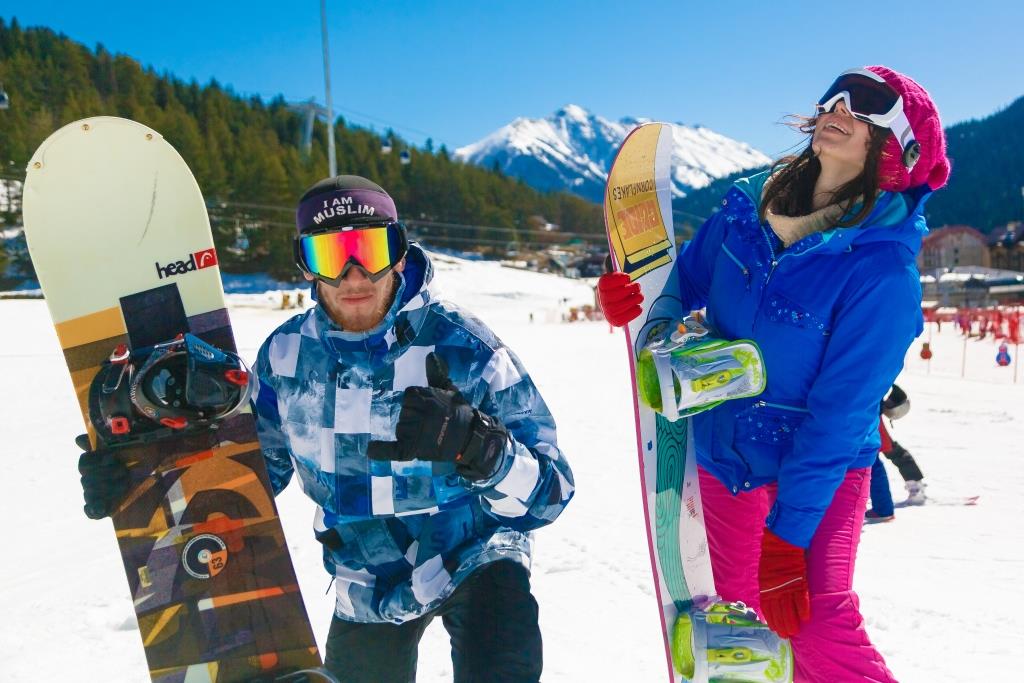 Интерфакс Россия: Королев красоты среди сноубордисток и горнолыжниц выберут на курортах «Архыз» и «Эльбрус» в Международный женский день
