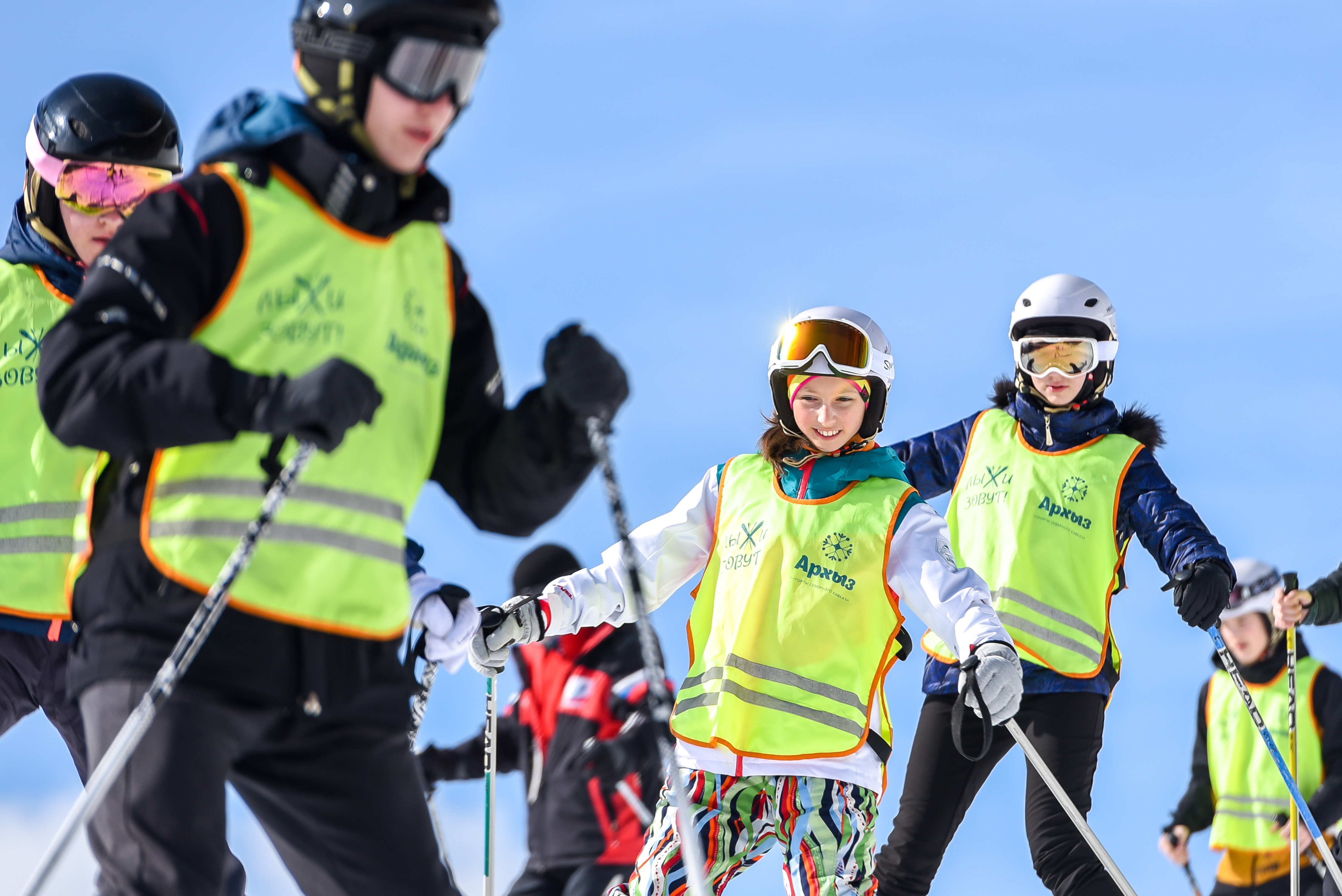 ТАСС: Бесплатное обучение основам горнолыжного спорта прошли 1,5 тыс. детей в Карачаево-Черкесии